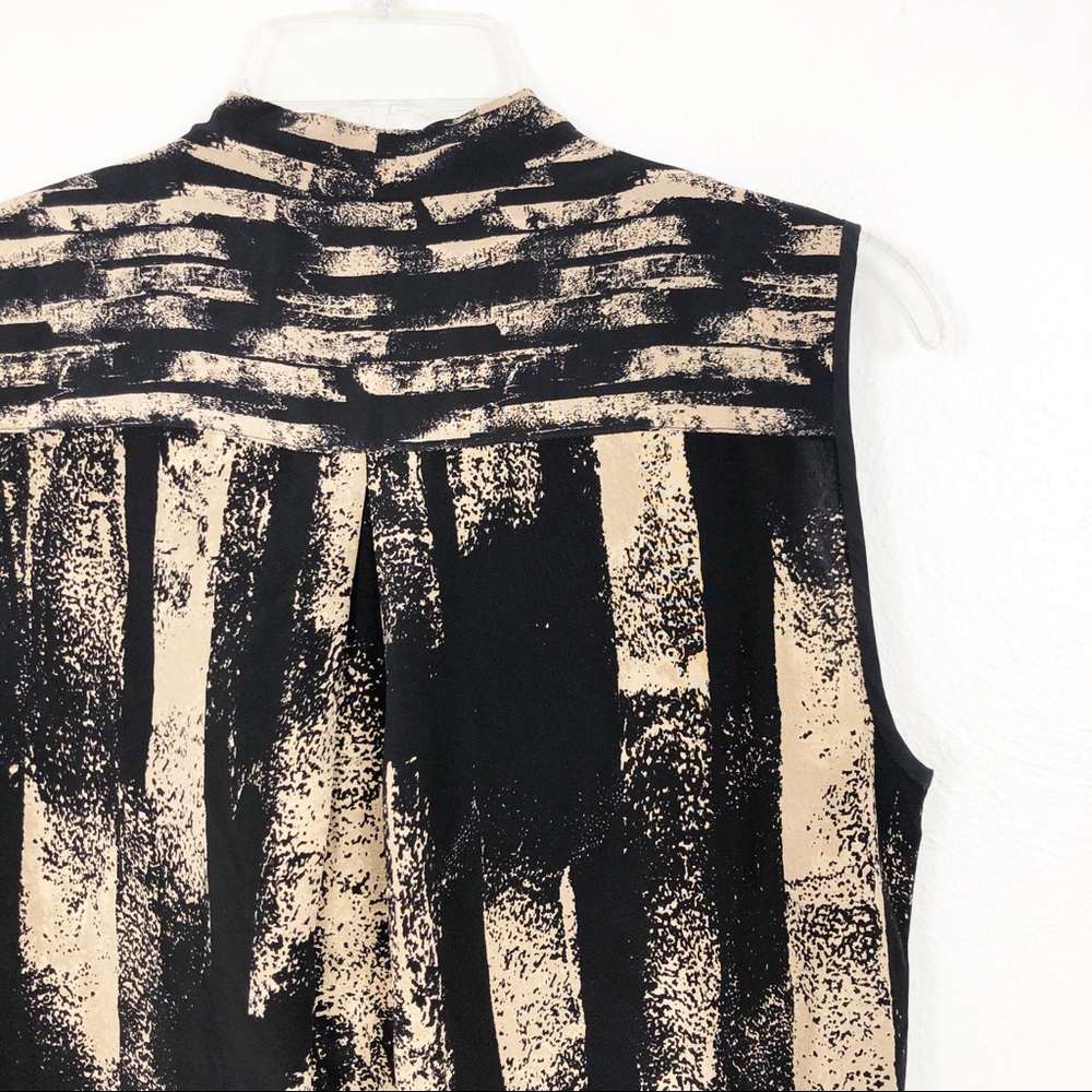 BCBGMaxAzria Front Tie V-Neck Printed Pleated Silk Sleeveless High Low Blouse - Picture 9 of 10